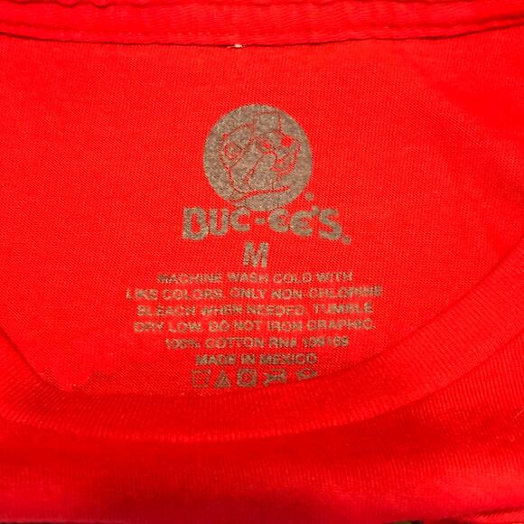 Buc-ee’s Christmas T-Shirt Size M Red Holiday Beaver “Rockin’ Around” Graphic - Picture 5 of 5